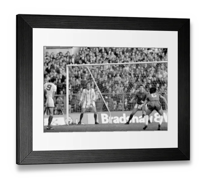 Framed Print : English League Division Two match at Stamford Bridge. Chelsea 1 v Leyton Orient 0 Framed Print : English League Division Two match at Stamford Bridge. Chelsea 1 v Leyton Orient 0