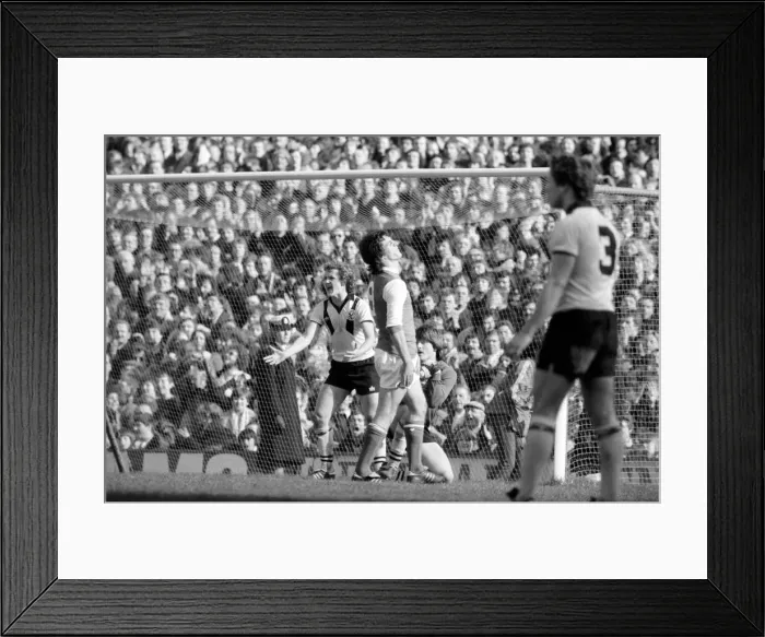 Framed Print : English League Division One match at Highbury. Arsenal 1 v Crystal Palace 1