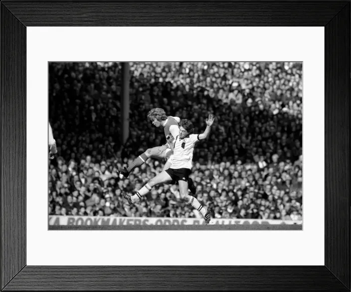 Framed Print : English League Division One match at Highbury. Arsenal 1 v Crystal Palace 1 Framed Print : English League Division One match at Highbury. Arsenal 1 v Crystal Palace 1