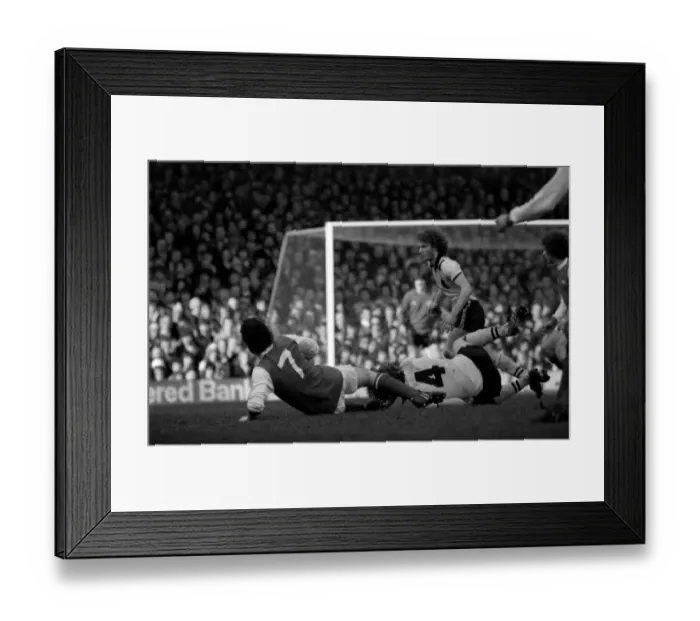 Framed Print : English League Division One match at Highbury. Arsenal 1 v Crystal Palace 1 Framed Print : English League Division One match at Highbury. Arsenal 1 v Crystal Palace 1