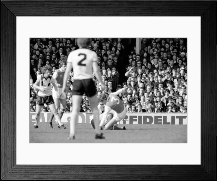 Framed Print : English League Division One match at Highbury. Arsenal 1 v Crystal Palace 1 Framed Print : English League Division One match at Highbury. Arsenal 1 v Crystal Palace 1