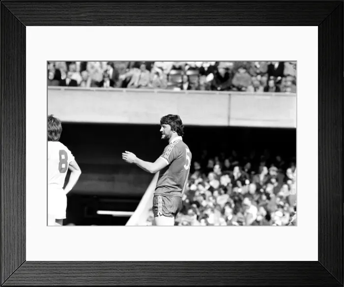 Framed Print : English League Division Two match at Stamford Bridge. Chelsea 1 v Leyton Orient 0 Framed Print : English League Division Two match at Stamford Bridge. Chelsea 1 v Leyton Orient 0
