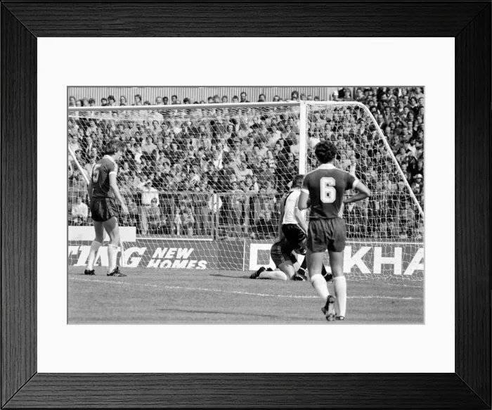 Framed Print : English League Division Two match at Stamford Bridge. Chelsea 1 v Queens Park Rangers 1 Framed Print : English League Division Two match at Stamford Bridge. Chelsea 1 v Queens Park Rangers 1