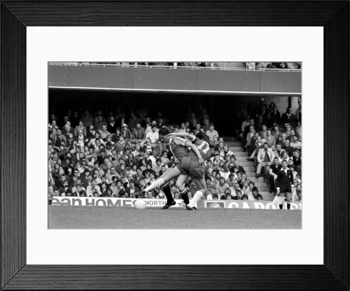 Framed Print : English League Division Two match at Stamford Bridge. Chelsea 1 v Queens Park Rangers 1 Framed Print : English League Division Two match at Stamford Bridge. Chelsea 1 v Queens Park Rangers 1
