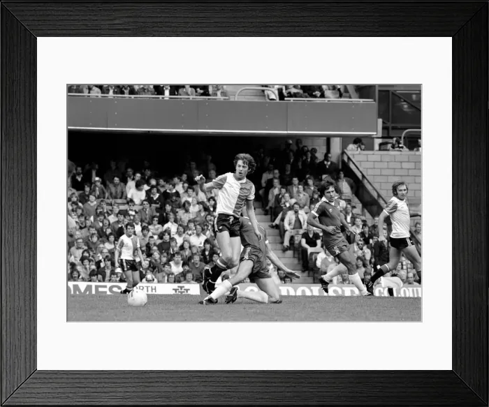 Framed Print : English League Division Two match at Stamford Bridge. Chelsea 1 v Queens Park Rangers 1 Framed Print : English League Division Two match at Stamford Bridge. Chelsea 1 v Queens Park Rangers 1