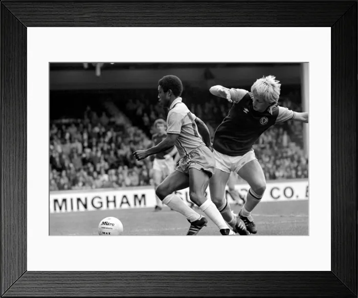Framed Print : English League Division One match at Villa Park. Aston Villa 1 v Coventry City 0 Framed Print : English League Division One match at Villa Park. Aston Villa 1 v Coventry City 0