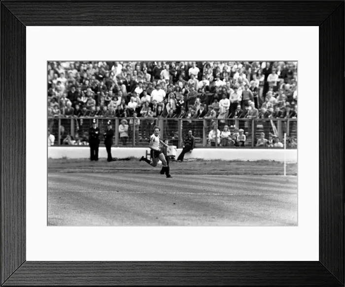 Framed Print : English League Division Two match at Stamford Bridge. Chelsea 1 v Queens Park Rangers 1 Framed Print : English League Division Two match at Stamford Bridge. Chelsea 1 v Queens Park Rangers 1