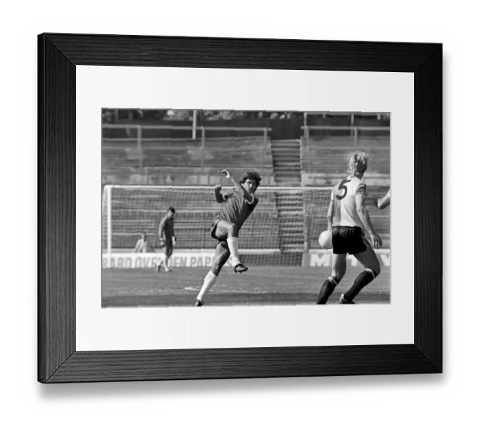 Framed Print : English League Division Two match at Stamford Bridge. Chelsea 1 v Queens Park Rangers 1