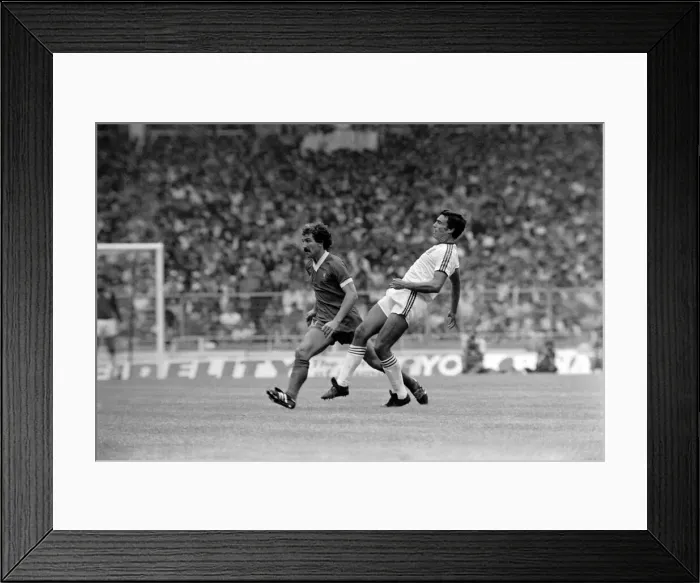 Framed Print : English League Division Two match at Stamford Bridge. Chelsea 1 v Queens Park Rangers 1 Framed Print : English League Division Two match at Stamford Bridge. Chelsea 1 v Queens Park Rangers 1