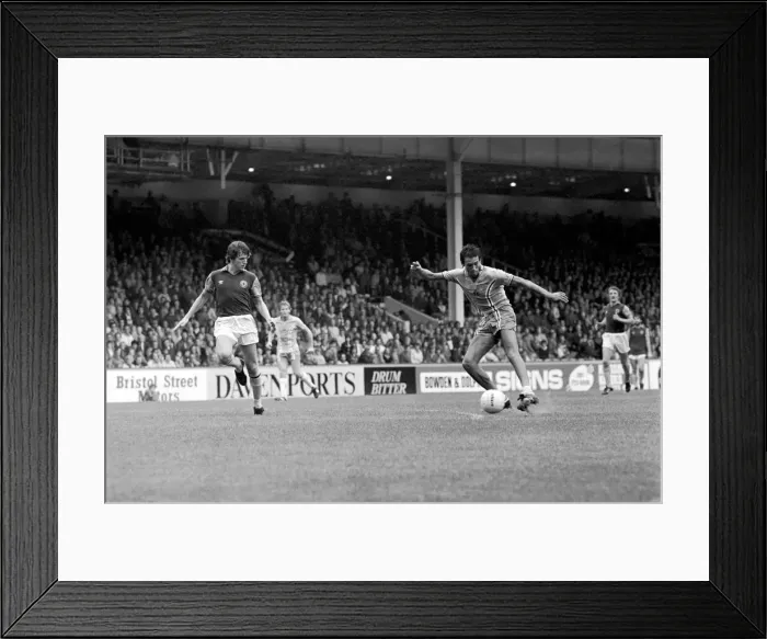 Framed Print : English League Division One match at Villa Park. Aston Villa 1 v Coventry City 0 Framed Print : English League Division One match at Villa Park. Aston Villa 1 v Coventry City 0