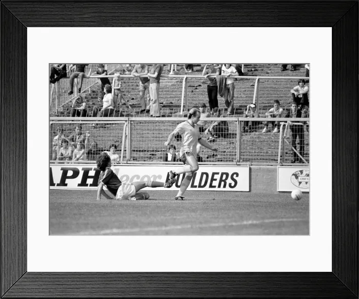 Framed Print : Pre-season friendly-Millwall v. Chelsea. August 1980 LF04-01-050