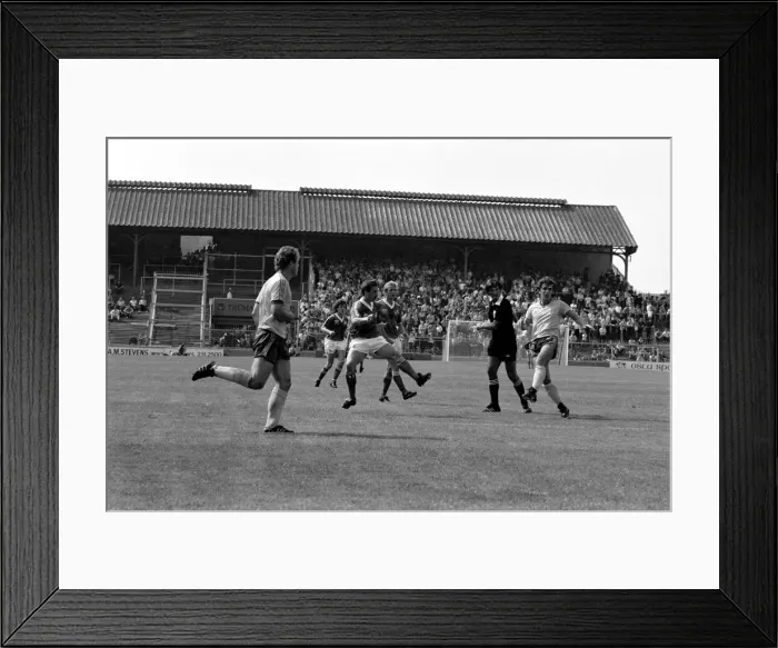 Framed Print : Pre-season friendly-Millwall v. Chelsea. August 1980 LF04-01-017 Framed Print : Pre-season friendly-Millwall v. Chelsea. August 1980 LF04-01-017