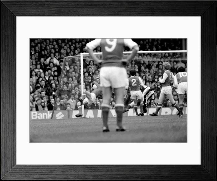 Framed Print : English Division 1 Football. Arsenal 1 v. West Bromwich Albion 1. April 1980 LF03-04-090 Framed Print : English Division 1 Football. Arsenal 1 v. West Bromwich Albion 1. April 1980 LF03-04-090