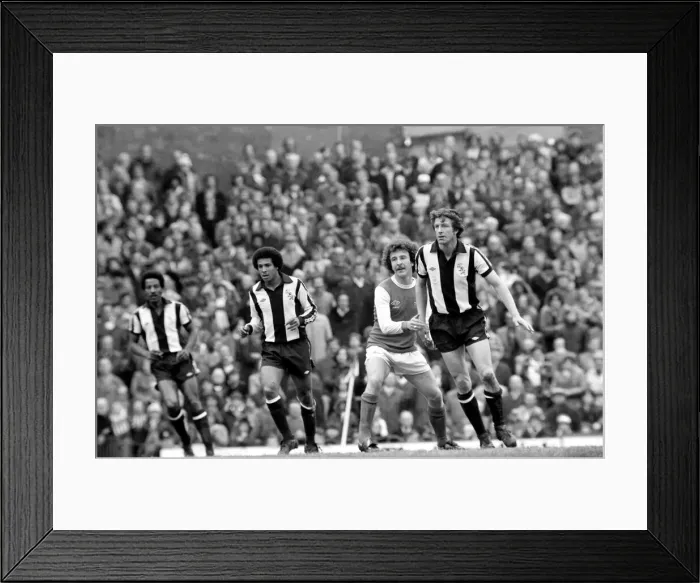 Framed Print : English Division 1 Football. Arsenal 1 v. West Bromwich Albion 1. April 1980 LF03-04-039 Framed Print : English Division 1 Football. Arsenal 1 v. West Bromwich Albion 1. April 1980 LF03-04-039