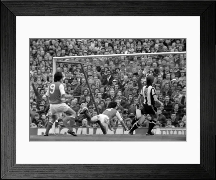 Framed Print : English Division 1 Football. Arsenal 1 v. West Bromwich Albion 1. April 1980 LF03-04-099