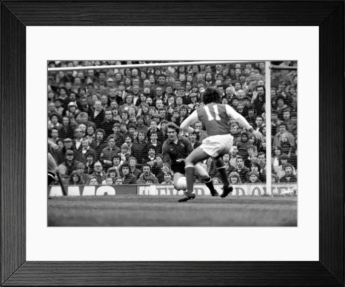 Framed Print : English Division 1 Football. Arsenal 1 v. West Bromwich Albion 1. April 1980 LF03-04-043 Framed Print : English Division 1 Football. Arsenal 1 v. West Bromwich Albion 1. April 1980 LF03-04-043