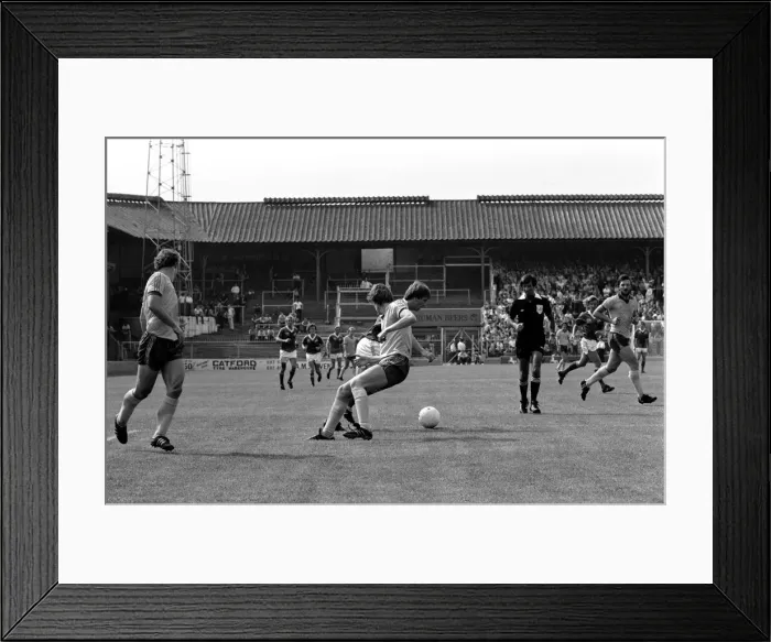 Framed Print : Pre-season friendly-Millwall v. Chelsea. August 1980 LF04-01-052