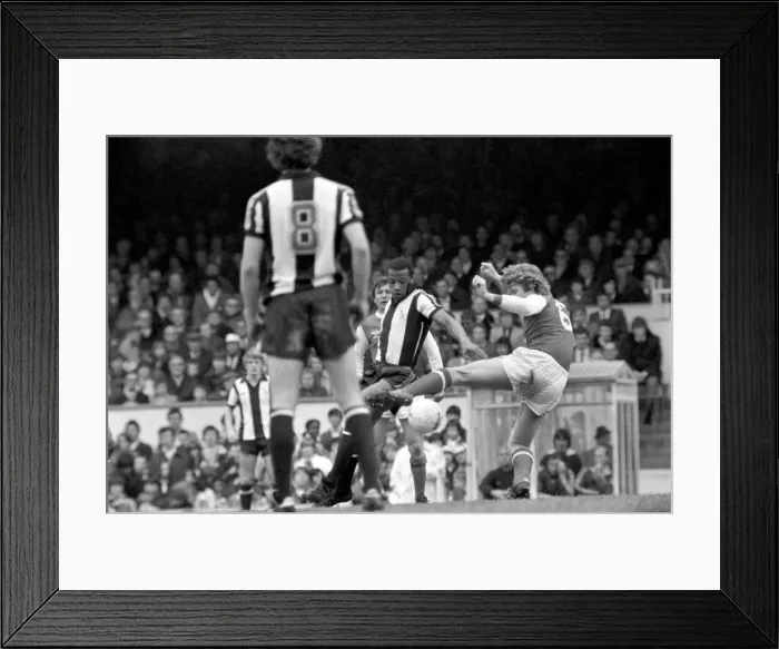 Framed Print : English Division 1 Football. Arsenal 1 v. West Bromwich Albion 1. April 1980 LF03-04-072 Framed Print : English Division 1 Football. Arsenal 1 v. West Bromwich Albion 1. April 1980 LF03-04-072