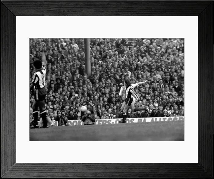 Framed Print : English Division 1 Football. Arsenal 1 v. West Bromwich Albion 1. April 1980 LF03-04-052 Framed Print : English Division 1 Football. Arsenal 1 v. West Bromwich Albion 1. April 1980 LF03-04-052