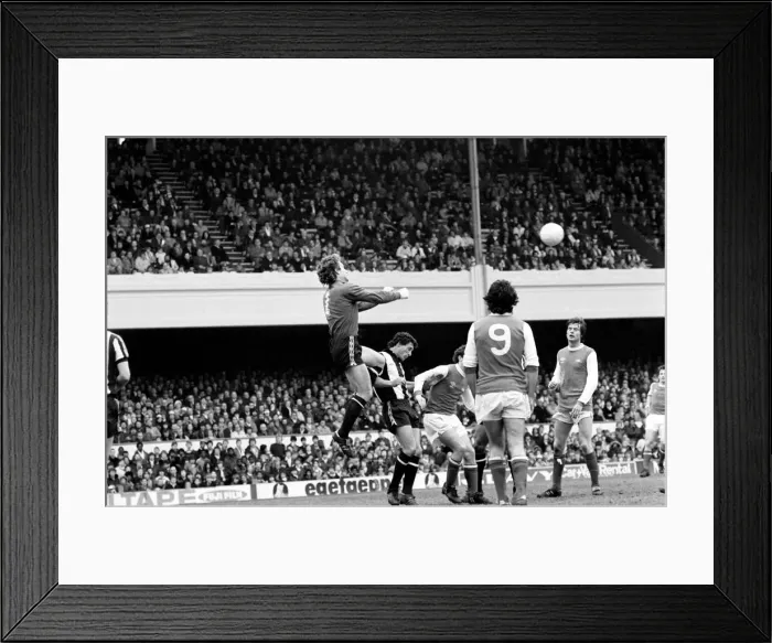 Framed Print : English Division 1 Football. Arsenal 1 v. West Bromwich Albion 1. April 1980 LF03-04-016 Framed Print : English Division 1 Football. Arsenal 1 v. West Bromwich Albion 1. April 1980 LF03-04-016