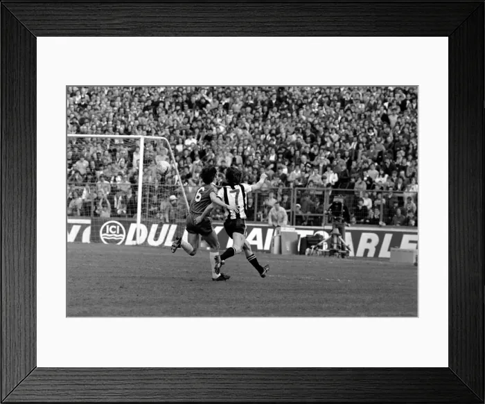 Framed Print : English Division 2 football. Chelsea 1 v. Notts County 0. April 1980 LF03-01-053