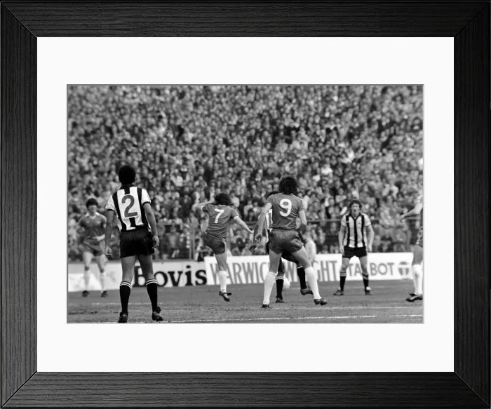 Framed Print : English Division 2 football. Chelsea 1 v. Notts County 0. April 1980 LF03-01-142 Framed Print : English Division 2 football. Chelsea 1 v. Notts County 0. April 1980 LF03-01-142