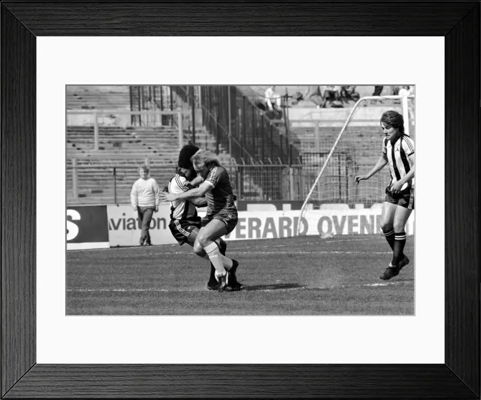 Framed Print : English Division 2 football. Chelsea 1 v. Notts County 0. April 1980 LF03-01-066