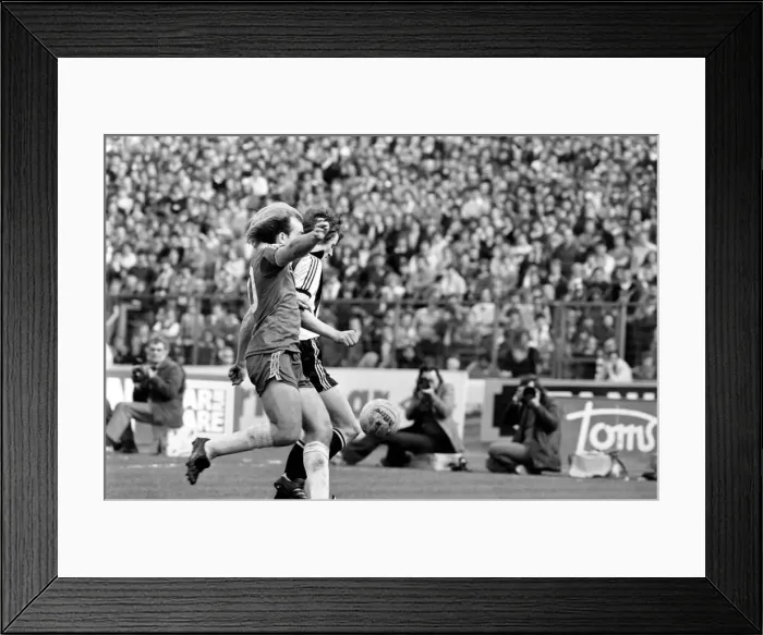 Framed Print : English Division 2 football. Chelsea 1 v. Notts County 0. April 1980 LF03-01-155 Framed Print : English Division 2 football. Chelsea 1 v. Notts County 0. April 1980 LF03-01-155