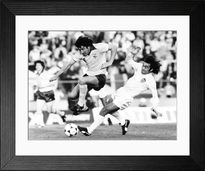 Framed Print : European Cup Winners Cup Final at the Heysel Stadium May 1980 Valencia 0 v Arsenal Framed Print : European Cup Winners Cup Final at the Heysel Stadium May 1980 Valencia 0 v Arsenal