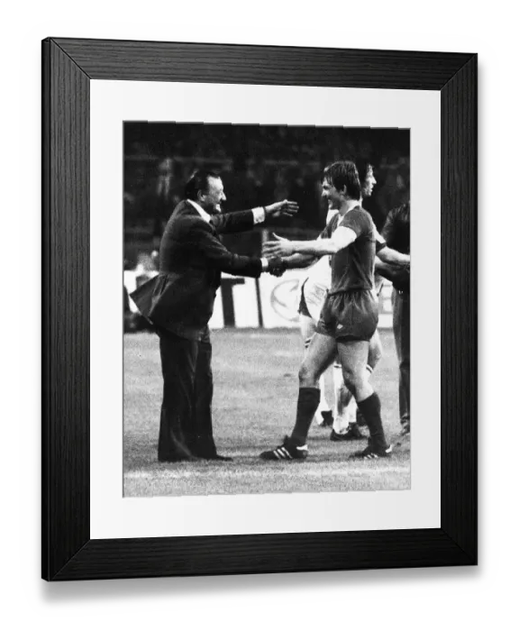 Framed Print : Liverpool manager Bob Paisley congratulates Kenny Dalglish 1978 after European Cup Final Framed Print : Liverpool manager Bob Paisley congratulates Kenny Dalglish 1978 after European Cup Final