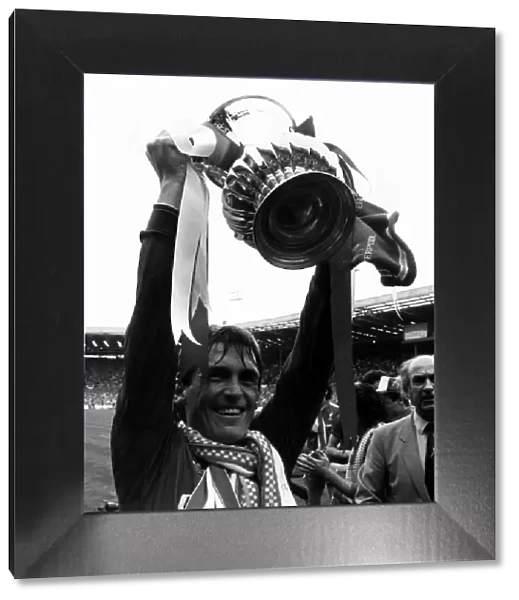 Kenny Dalglish of Liverpool with FA Cup 1986