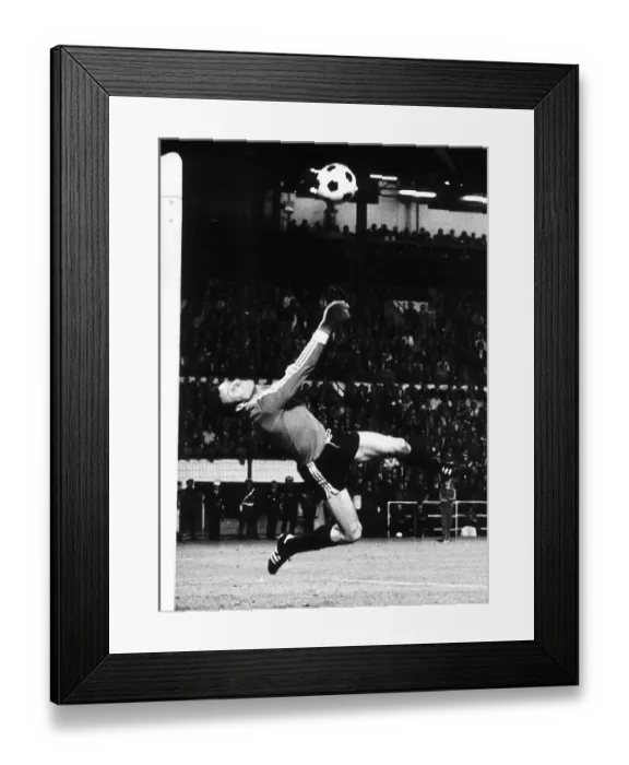 Framed Print : European Cup Winners Cup Final at the Heysel Stadium May 1976 Anderlecht 4 v West Framed Print : European Cup Winners Cup Final at the Heysel Stadium May 1976 Anderlecht 4 v West
