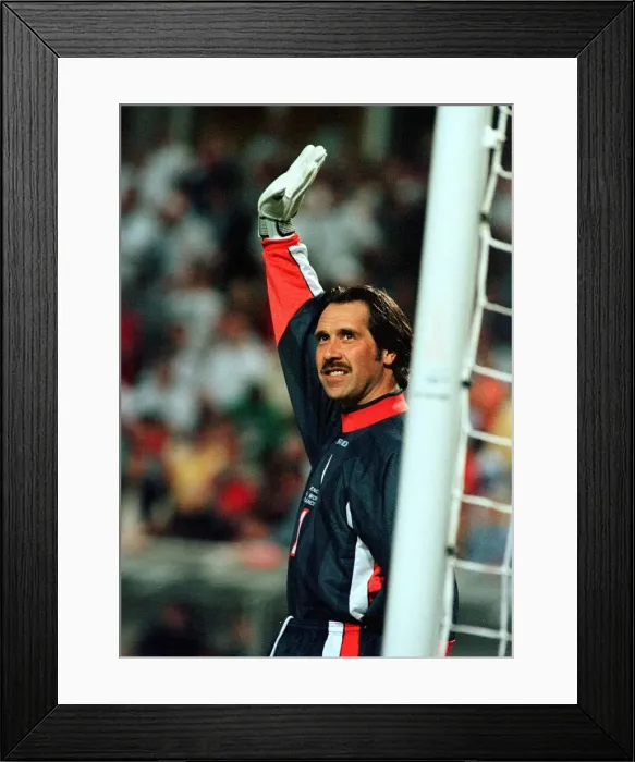 Framed Print : Englands goalkeeper David Seaman celebrates after England beat Colombia in Lens Framed Print : Englands goalkeeper David Seaman celebrates after England beat Colombia in Lens