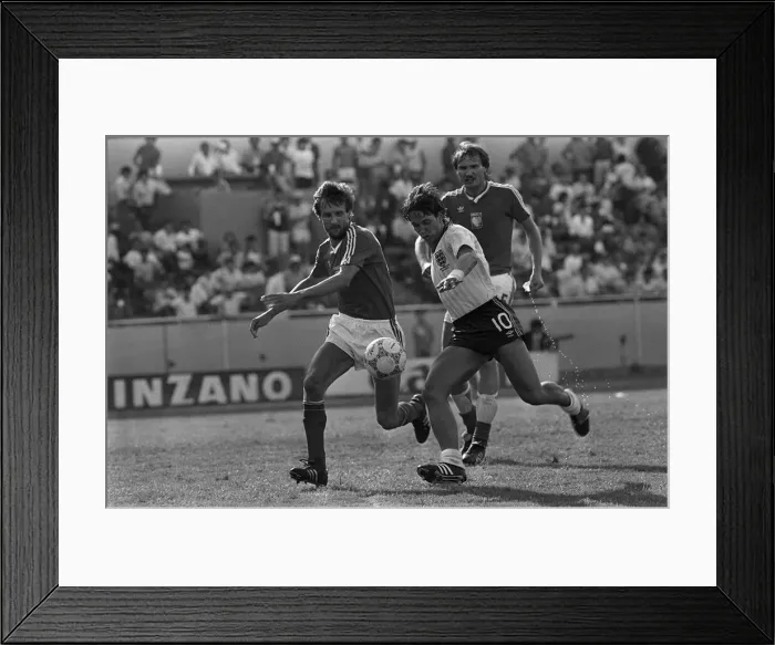 Framed Print : World Cup 1986 England 3 Poland 0 Gary Lineker looking dangerous for England