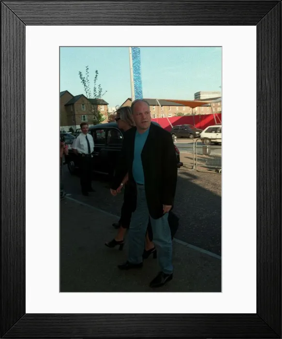 Framed Print : Andy Gray TV Presenter May 1998 Sky sports football presenter arriving at the LWT