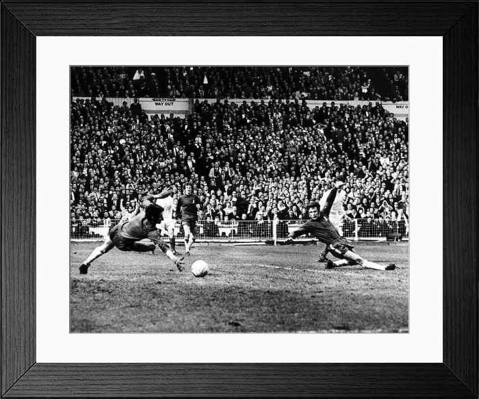 Framed Print : FA Cup Final at Wembley Stadium April 1970 Chelsea 2 v Leeds United 2 Framed Print : FA Cup Final at Wembley Stadium April 1970 Chelsea 2 v Leeds United 2