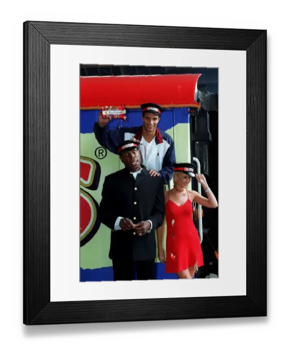 Framed Print : Liverpool goalkeeper David James with ex world heavyweight champion Frank Bruno