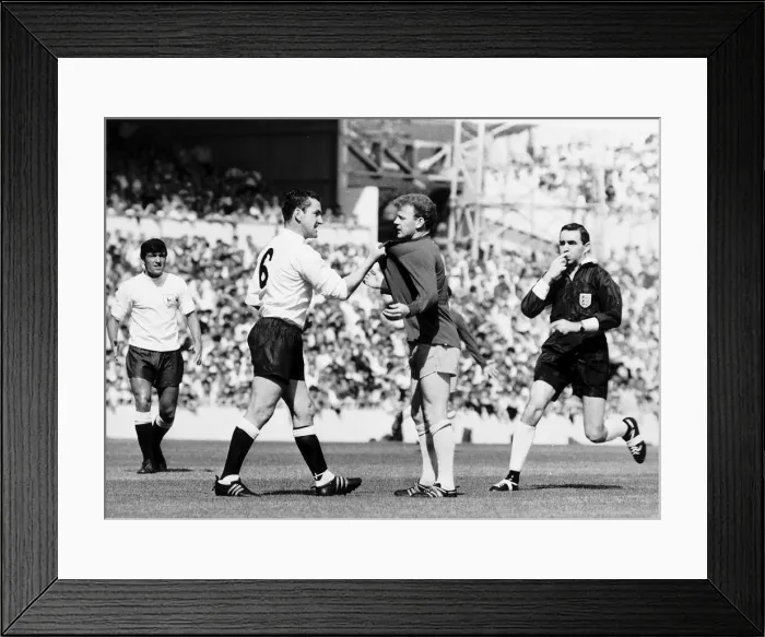 Framed Print : English League Division One match at White Hart Lane. Tottenham Hotspur 3 v Leeds Framed Print : English League Division One match at White Hart Lane. Tottenham Hotspur 3 v Leeds
