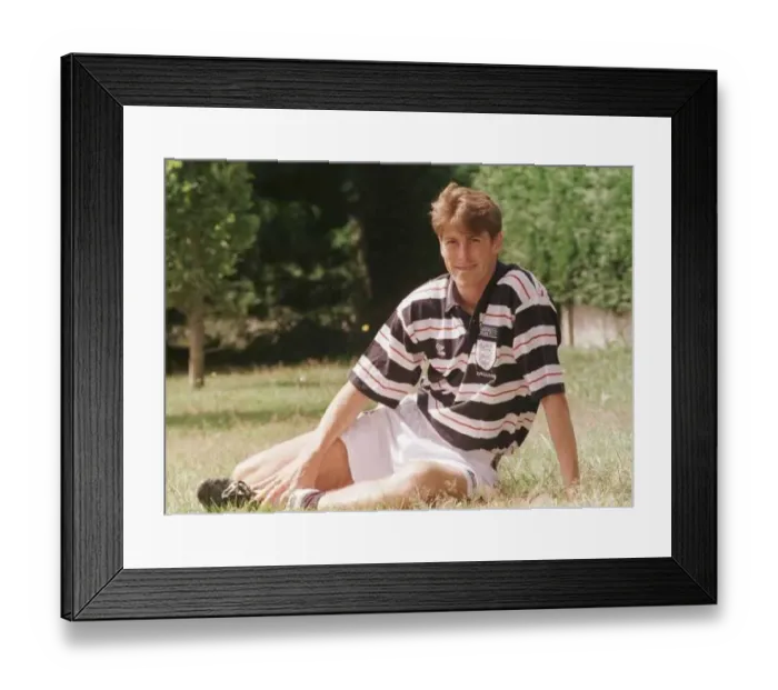 : Darren Anderton sitting down : Darren Anderton sitting down
