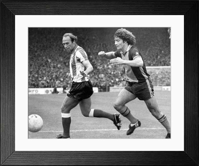 Framed Print : Sunderlands Bryan Pop'Robson gets attention from European Footballer of Framed Print : Sunderlands Bryan Pop'Robson gets attention from European Footballer of
