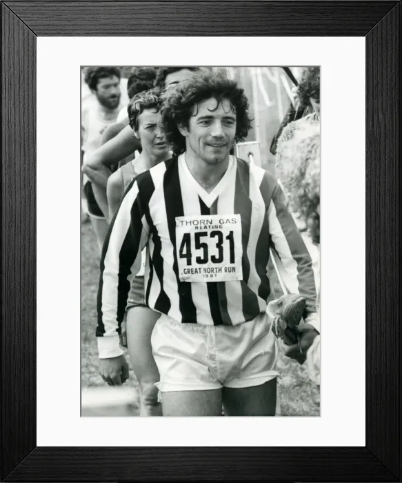 Framed Print : Kevin Keegan taking part in the Great North Run 1981 Framed Print : Kevin Keegan taking part in the Great North Run 1981