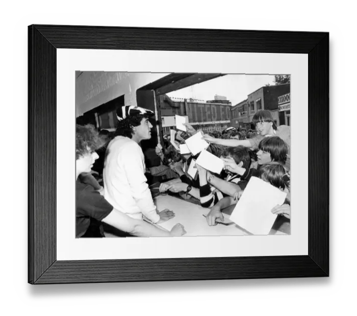 Framed Print : Newcastle United footballer Kevin Keegan is greeted by jubilant Newcastle fans as he