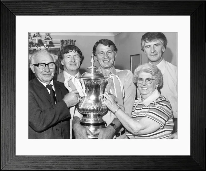 Framed Print : Bobby Robson manager of FA Cup winners Ipswich came home triumphant to the County Durham