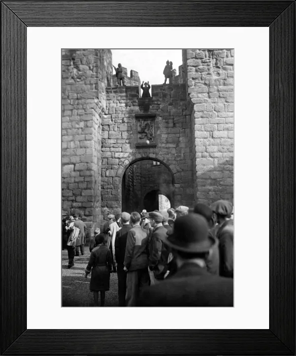 Framed Print : The Throw in'from the barbican of alnwick Castle Framed Print : The Throw in'from the barbican of alnwick Castle
