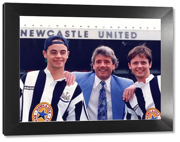 Kevin Keegan posing with Geordie favourites Ant and Dec. circa 01  /  08  /  96