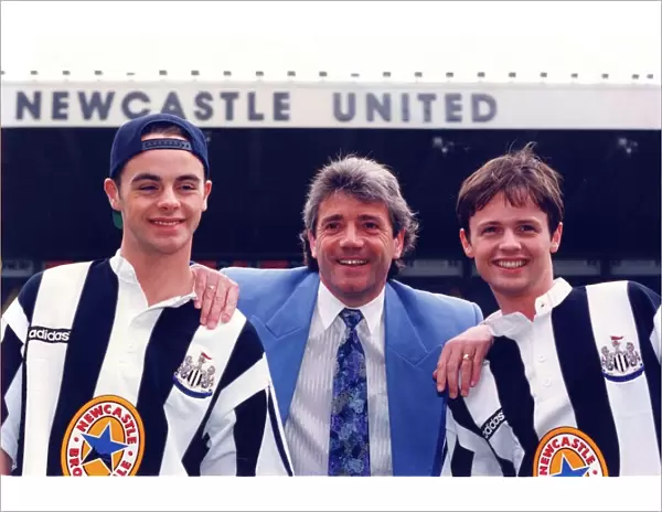 Kevin Keegan posing with Geordie favourites Ant and Dec. circa 01  /  08  /  96