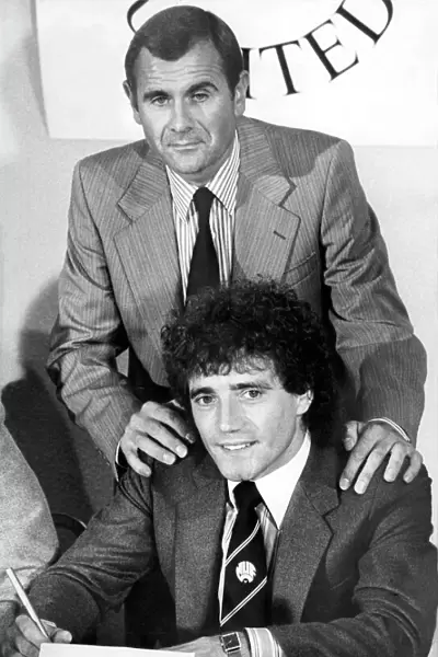 Kevin Keegan signs for Newcastle United watch by manager Arthur Cox