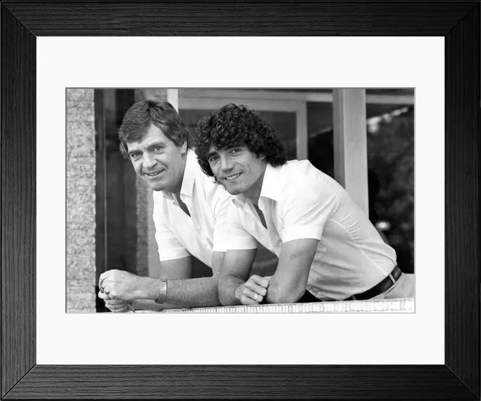 Framed Print : Southampton manager Lawrie McMenemy with Kevin Keegan Circa 1980 Framed Print : Southampton manager Lawrie McMenemy with Kevin Keegan Circa 1980