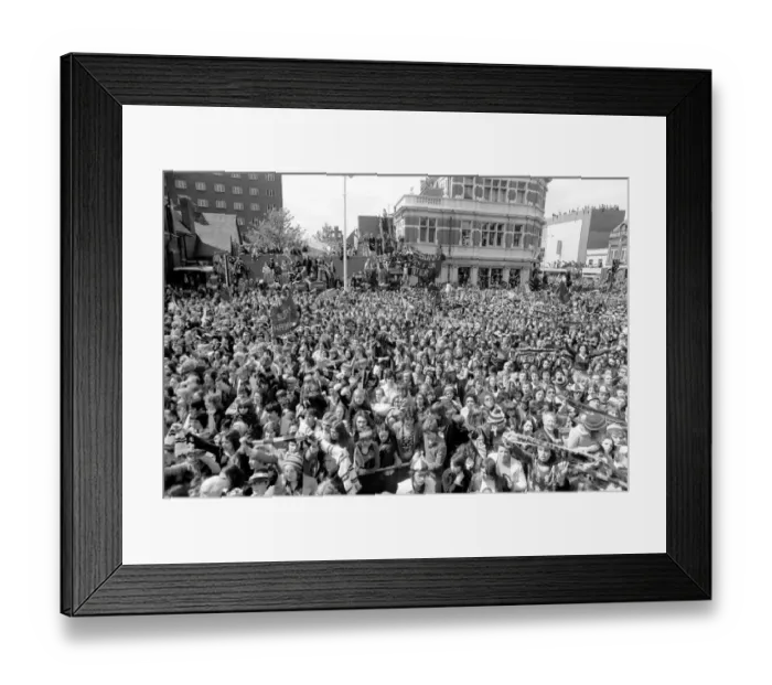 Framed Print : Huge crowd of West Ham fans during theie teams victory parade in East London Framed Print : Huge crowd of West Ham fans during theie teams victory parade in East London