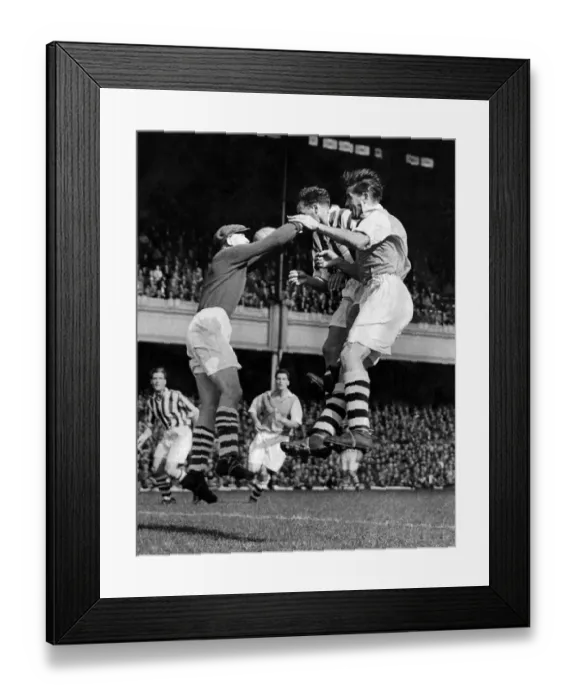 Framed Print : English League Division One match at Highbury Arsenal 0 v Huddersfield Town 0 Framed Print : English League Division One match at Highbury Arsenal 0 v Huddersfield Town 0